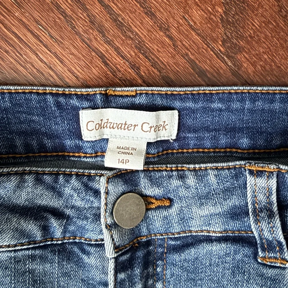 Coldwater Creek Light Blue Cropped Jeans with Multicolor Embroidery - Picture 2 of 3